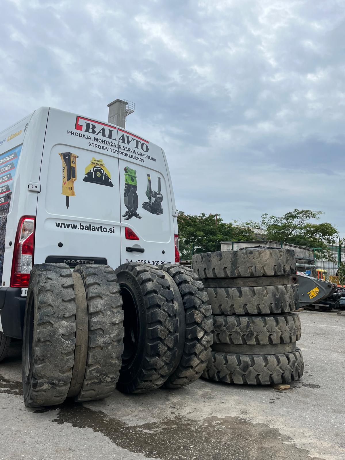 Trelleborg solid tires 10.00-20 - Image 5