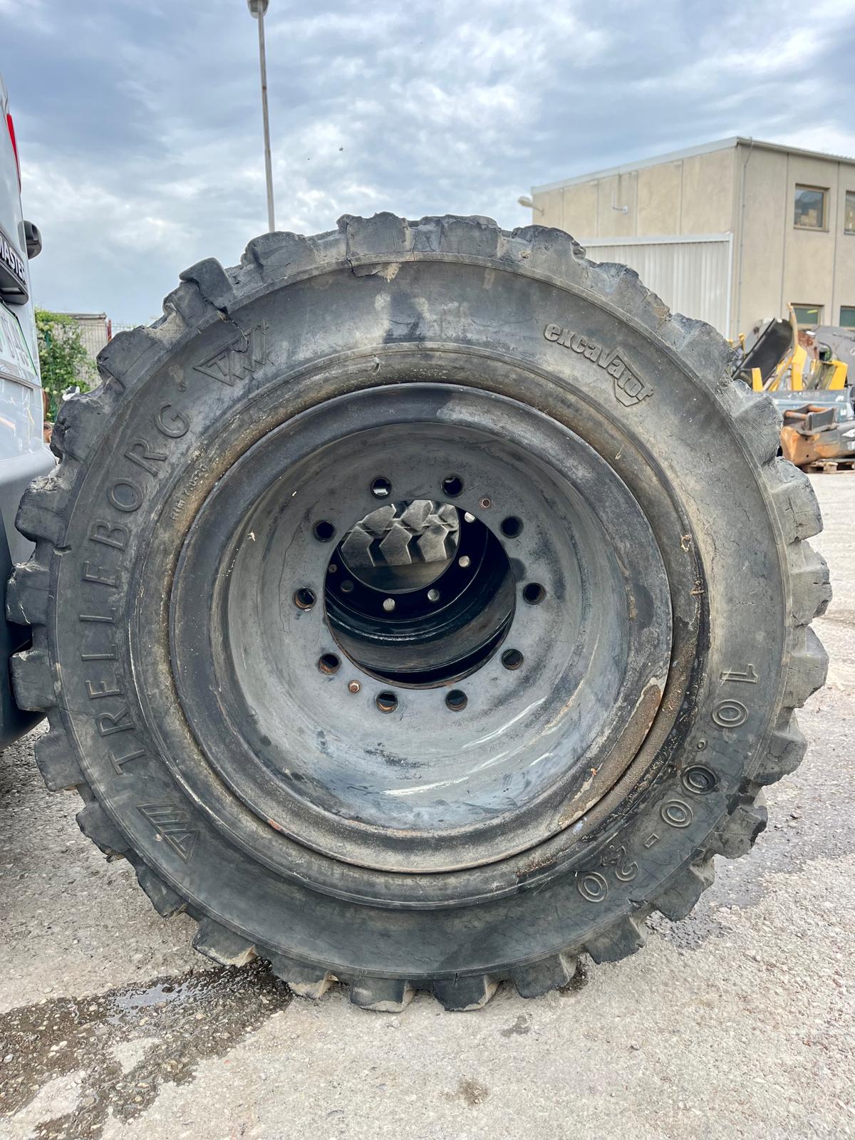 Trelleborg solid tires 10.00-20 - Image 7
