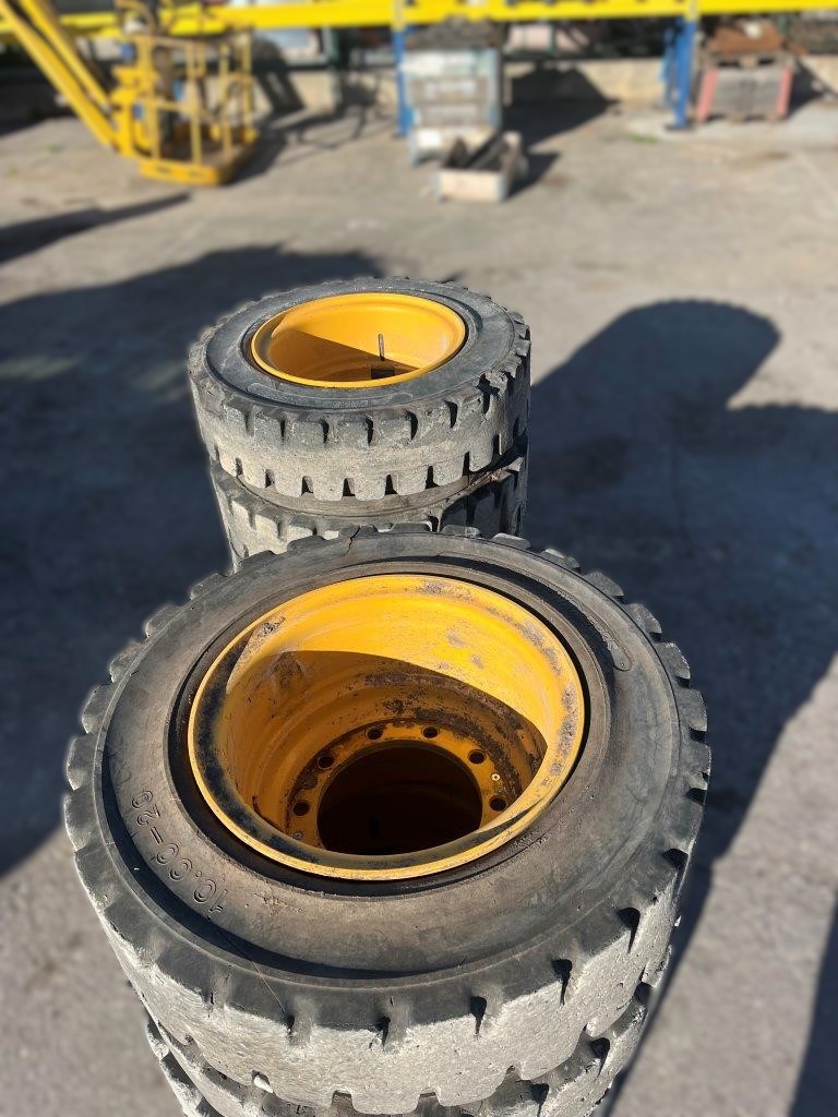 Camso WEX 583S solid tires with rims - Image 3